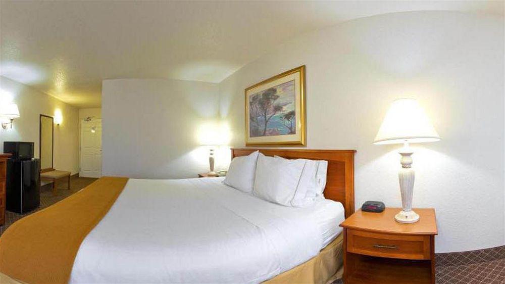 Holiday Inn Express Hotel & Suites Ames By Ihg Экстерьер фото