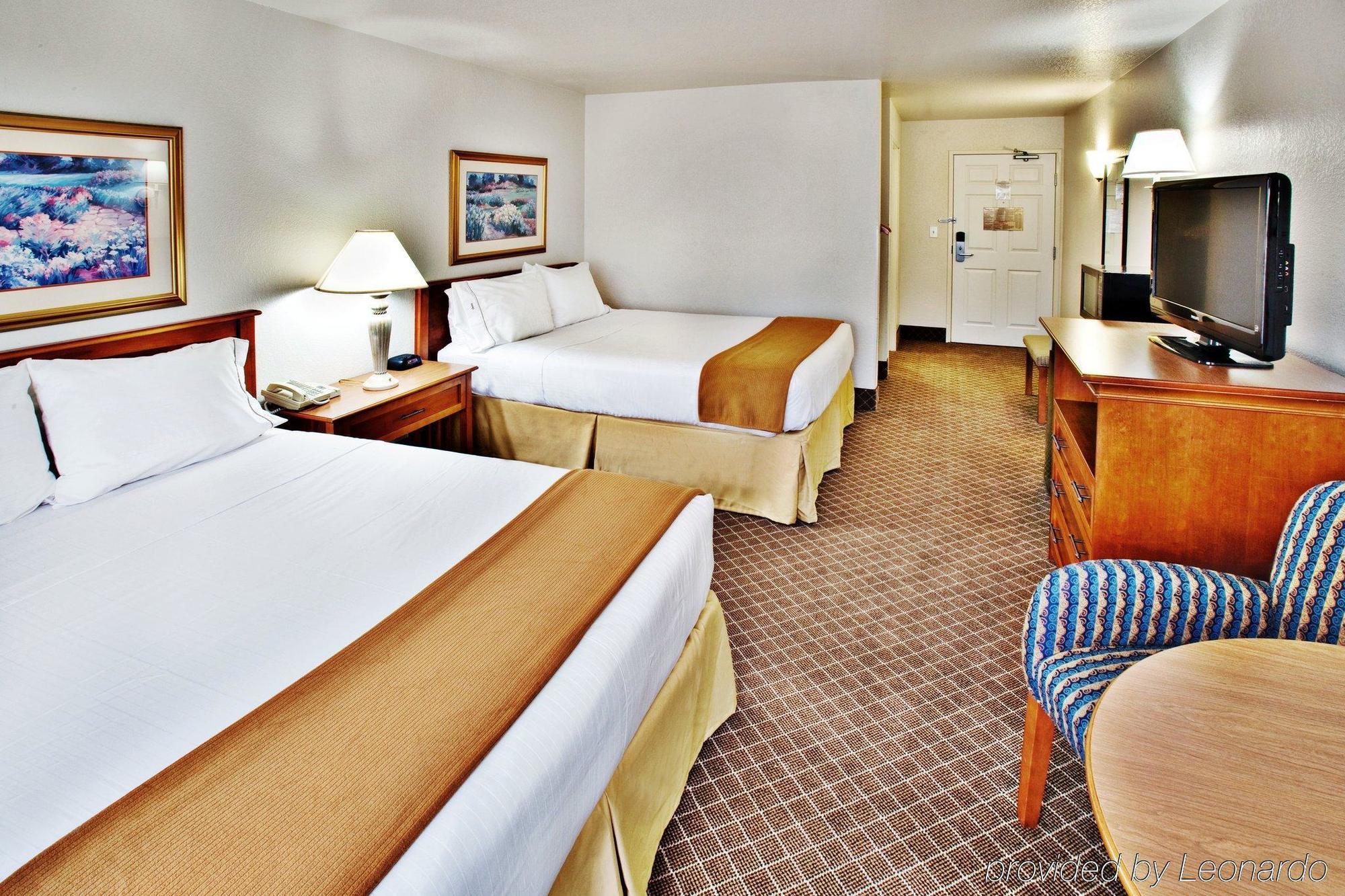 Holiday Inn Express Hotel & Suites Ames By Ihg Экстерьер фото