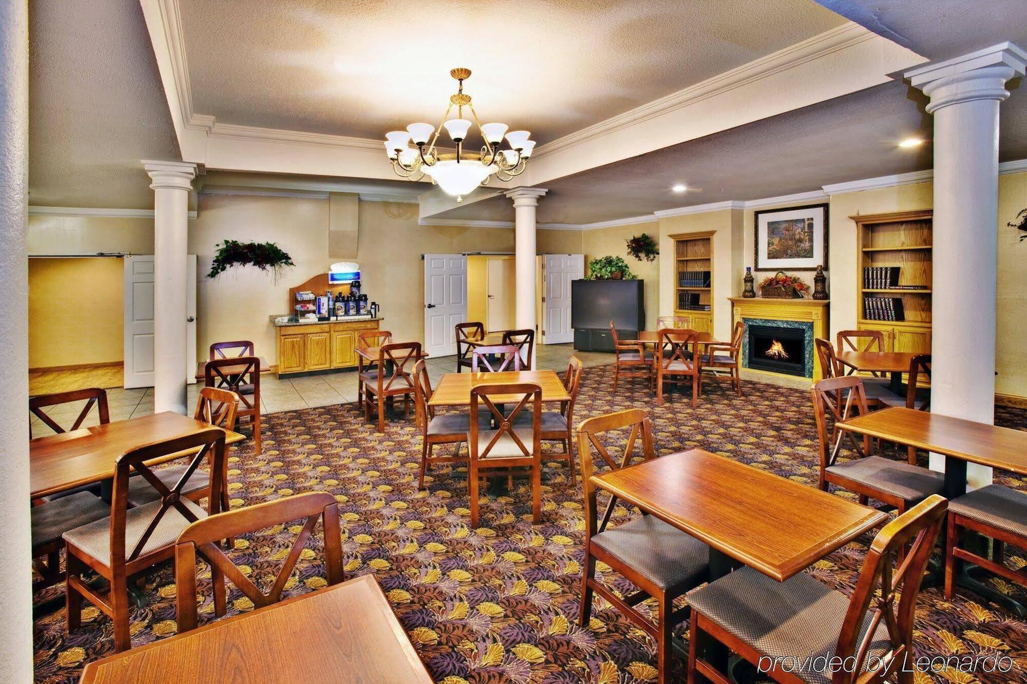 Holiday Inn Express Hotel & Suites Ames By Ihg Экстерьер фото